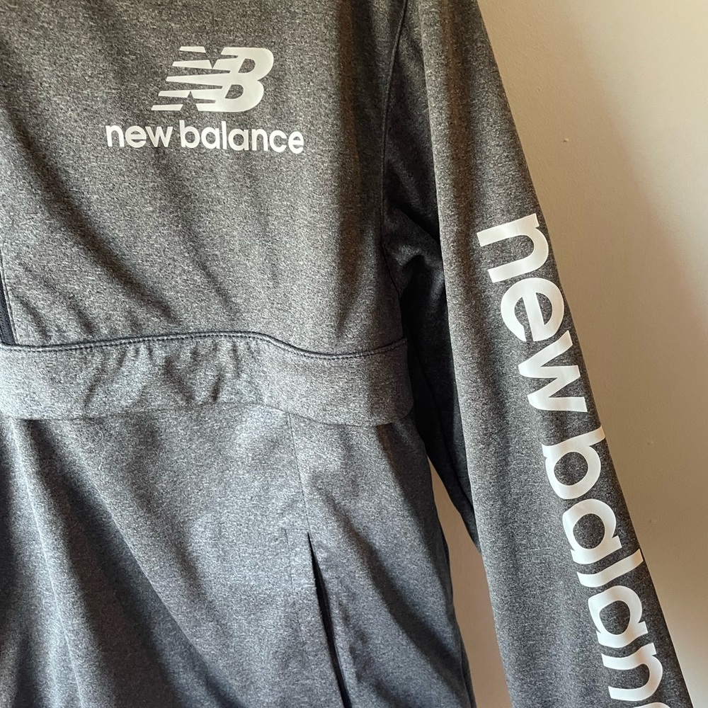 New Balance Mens All Motion  Comfort fit Jacket 100 % Polyester Gray Medium - Picture 2 of 4